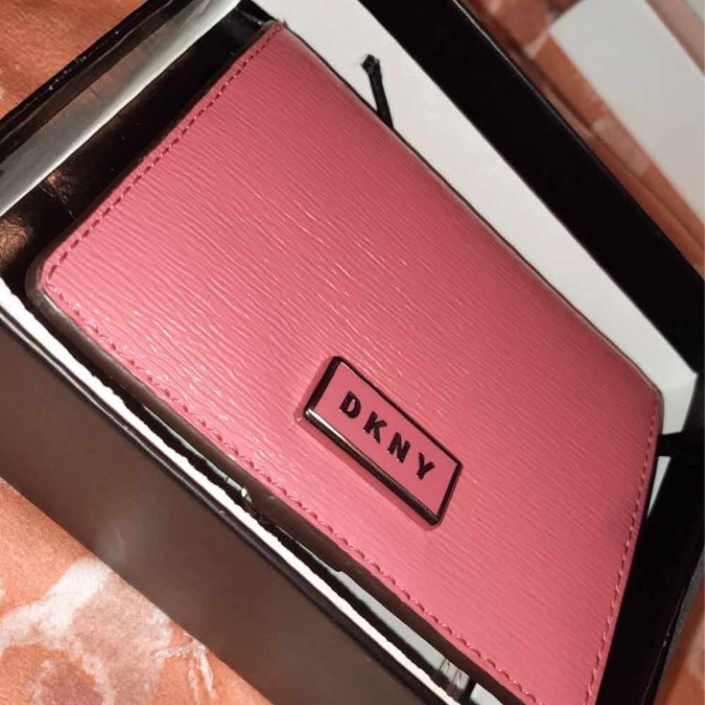 NEW DKNY COIN PURSE